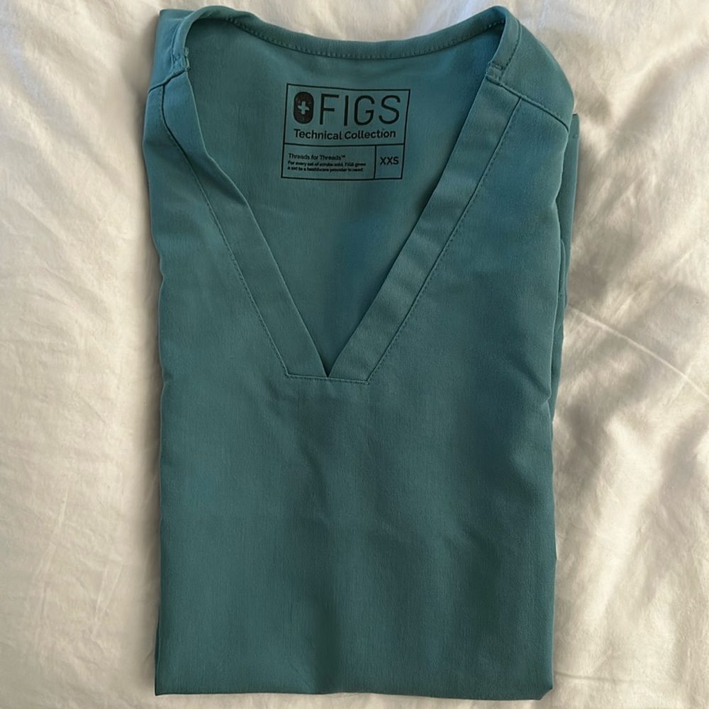 Figs Casma 3 pocket scrub top. XXS, Hydrogreen color